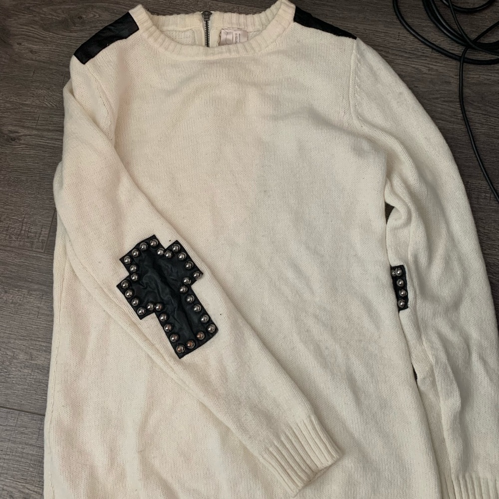 White crew neck sweater with details